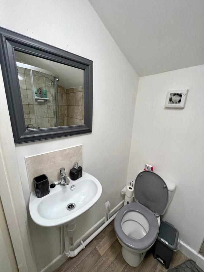 4 Bedroom Terrace House ウェリングボロー エクステリア 写真
