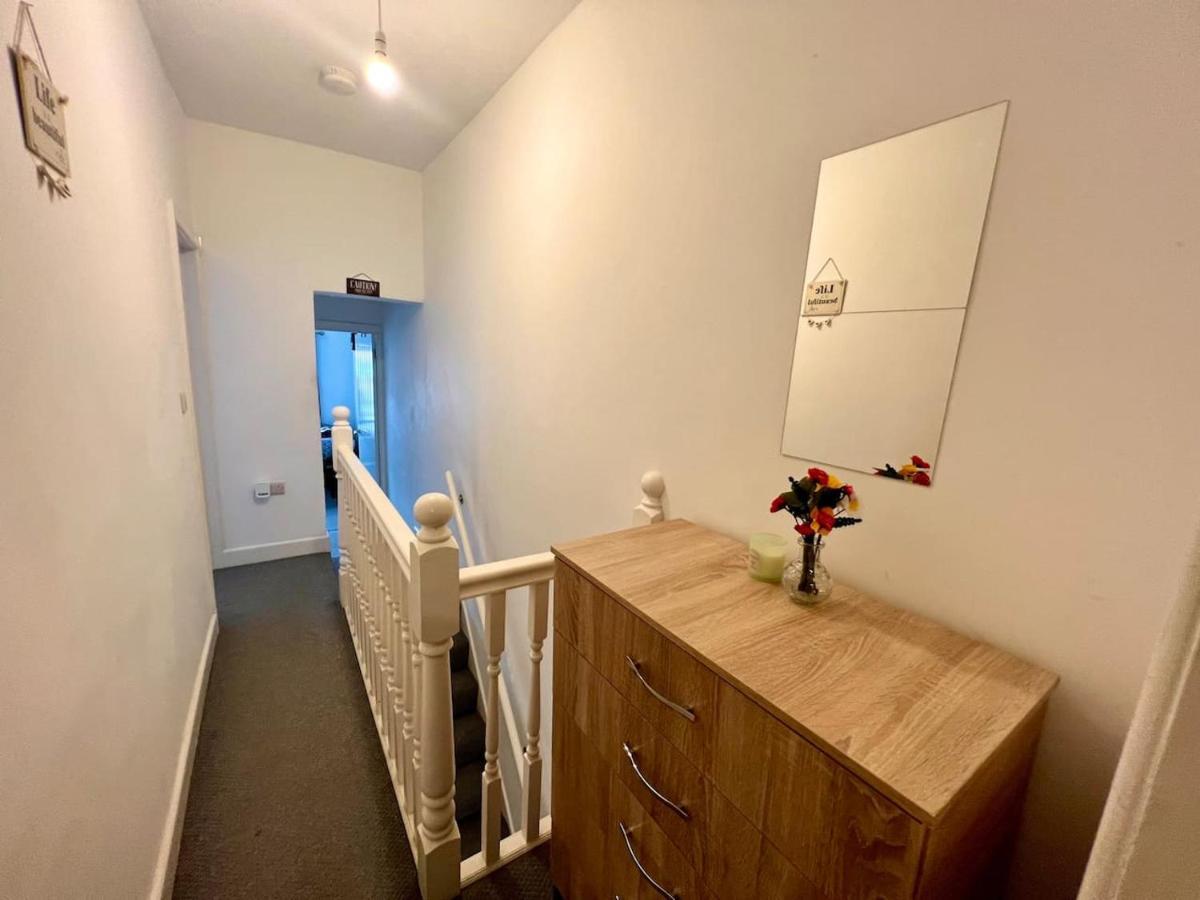4 Bedroom Terrace House ウェリングボロー エクステリア 写真