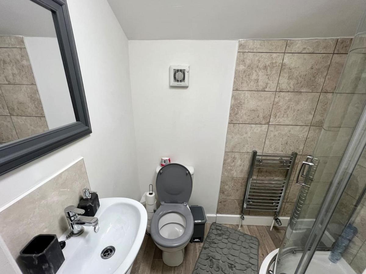 4 Bedroom Terrace House ウェリングボロー エクステリア 写真