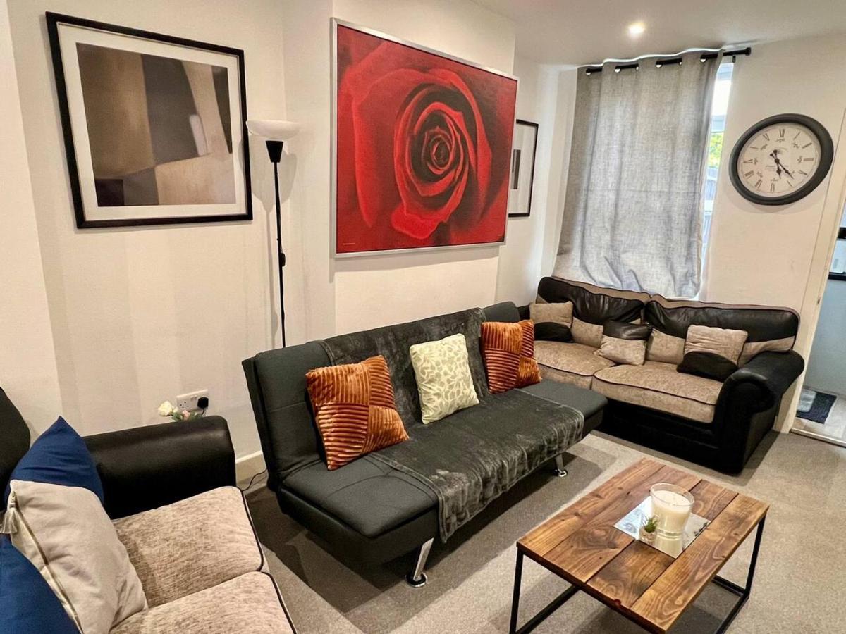 4 Bedroom Terrace House ウェリングボロー エクステリア 写真