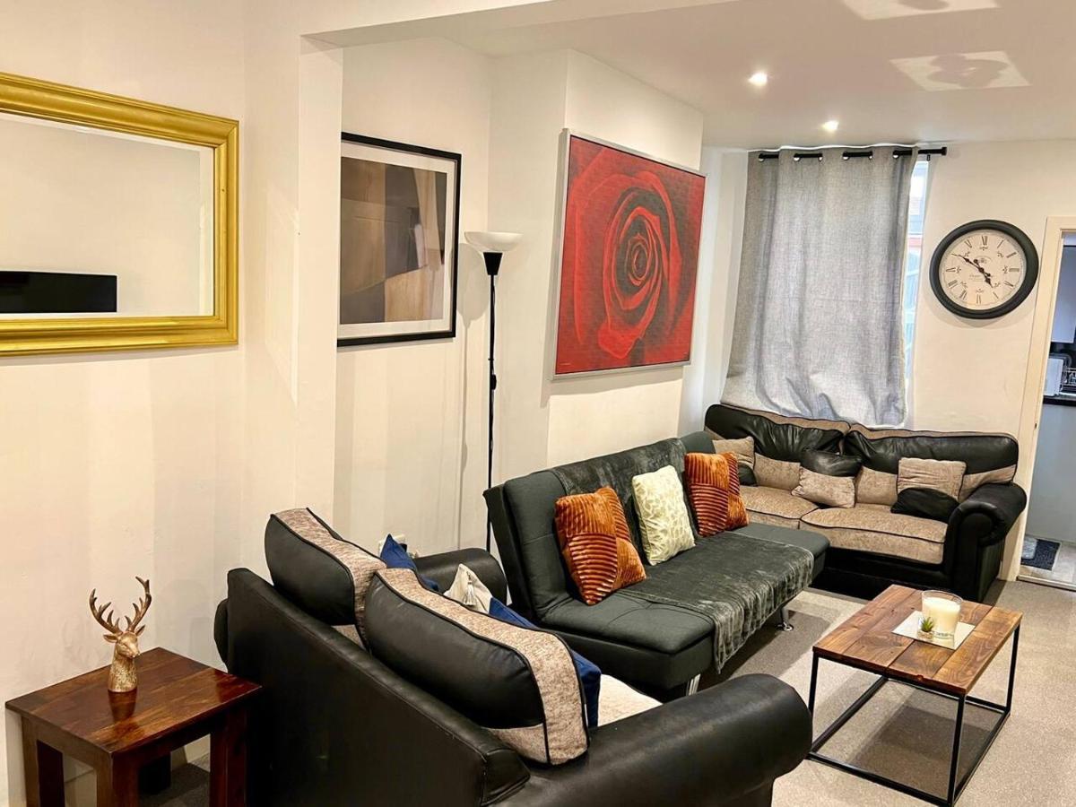 4 Bedroom Terrace House ウェリングボロー エクステリア 写真