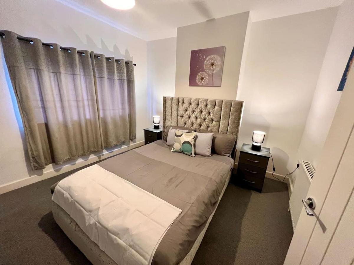 4 Bedroom Terrace House ウェリングボロー エクステリア 写真